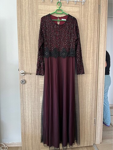 Kadın bordo abiye