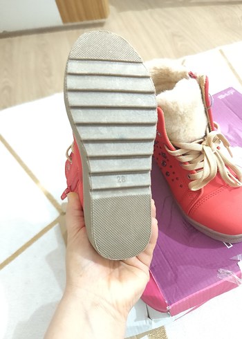 Kız Çocuk Kırmızı Kürklü Bot - Görsel 5