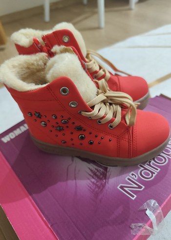 Kız Çocuk Kırmızı Kürklü Bot - Görsel 3