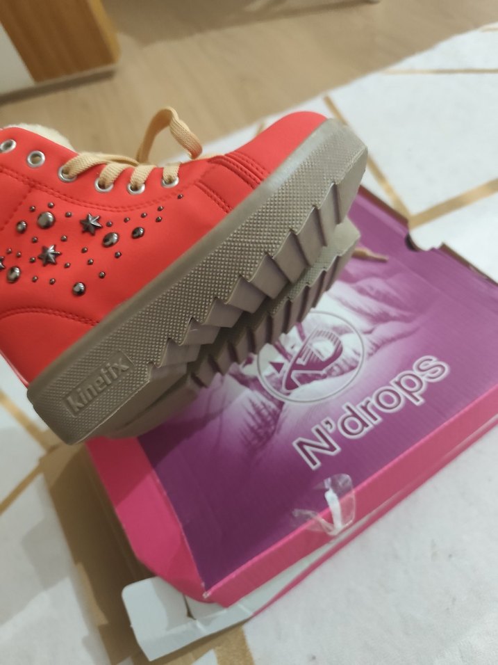 Kız Çocuk Kırmızı Kürklü Bot - Görsel 2