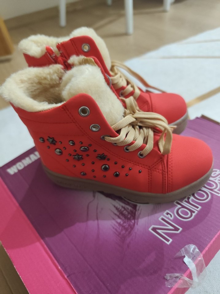 Kız Çocuk Kırmızı Kürklü Bot - Görsel 3