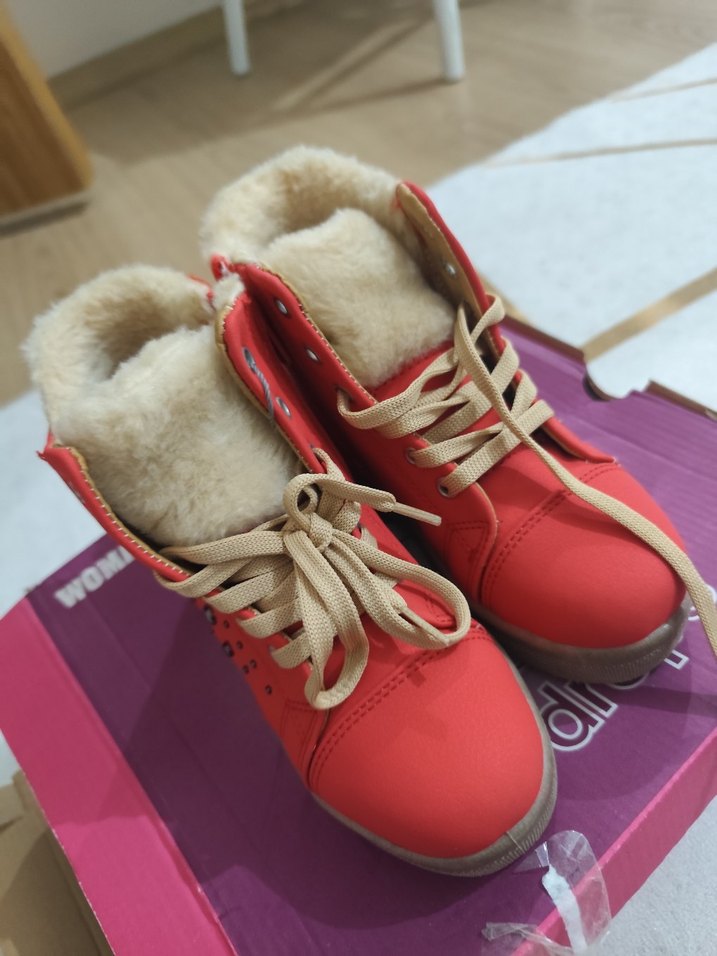 Kız Çocuk Kırmızı Kürklü Bot - Görsel 4