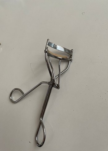 Gri ve Altın Kirpik Kıvırıcı ve Takı Seti - Görsel 6