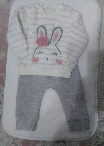 Beyaz Tavşan Desenli Örgü Bebek Takımı - Görsel 2