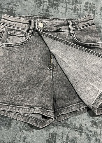 Gri Mini Denim Şort. S M L bedenleri mevcuttur - Görsel 2