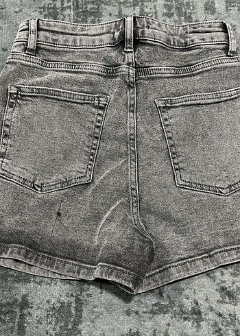 Gri Mini Denim Şort. S M L bedenleri mevcuttur - Görsel 3