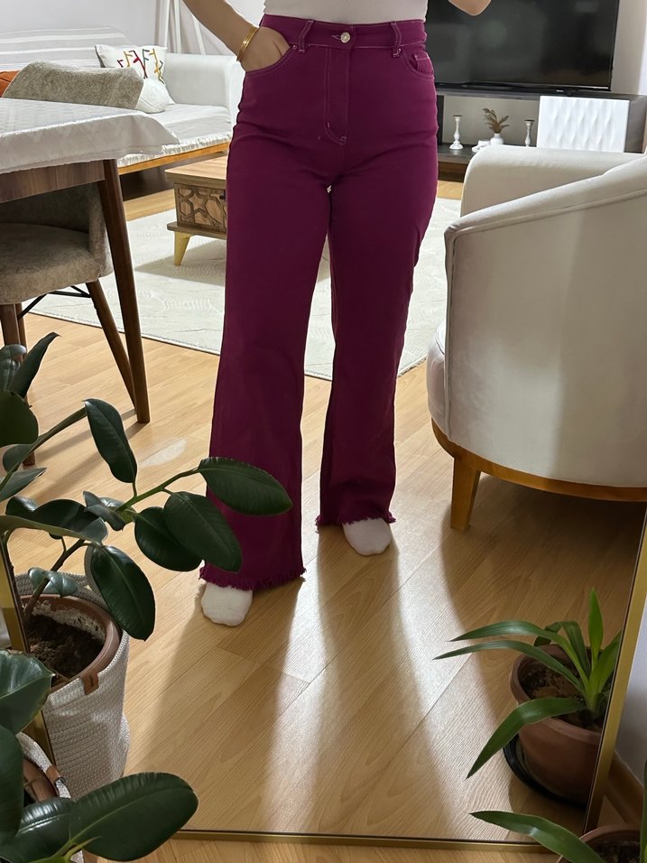 Mor Rahat Kesim Midi Kadın Kot Pantolon
İki kere tek giyildi - Görsel 2