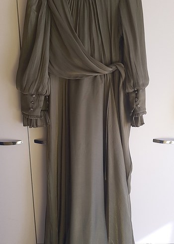 Uzun Kollu, Yüksek Yakalı Haki Uzun Elbise - Görsel 4