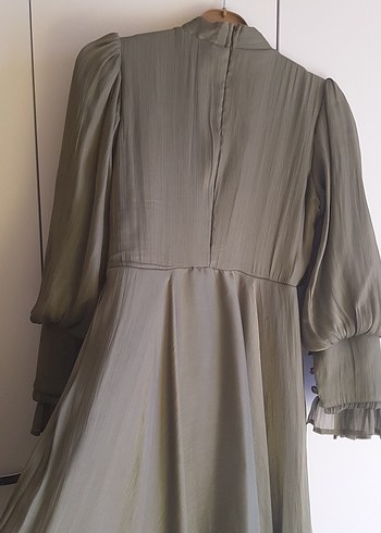 Uzun Kollu, Yüksek Yakalı Haki Uzun Elbise - Görsel 12