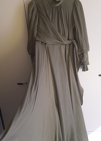 Uzun Kollu, Yüksek Yakalı Haki Uzun Elbise - Görsel 5