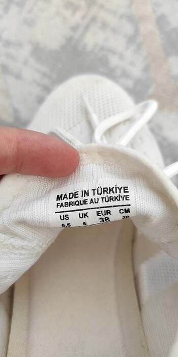 38 Beden beyaz Renk Ürün temiz pek giyilmedi. Numarası küçük olduğu için satiyorum