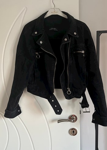 Siyah Tokalı Biker Tarzı Kadın Kot Ceket