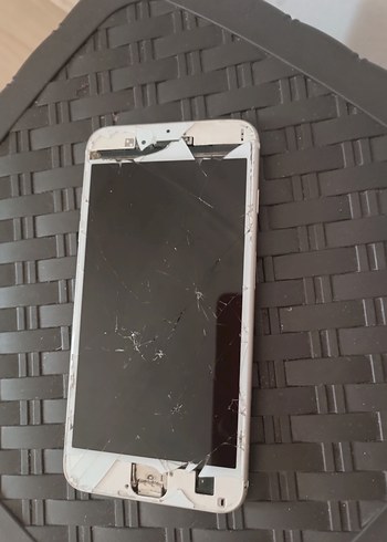 Apple Beyaz iPhone Kırık Ekranlı