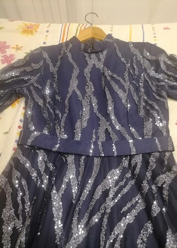 Uzun Kollu Nakışlı Lacivert Abiye Elbise bir kez giyindi - Görsel 4