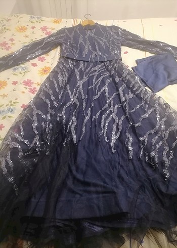 Uzun Kollu Nakışlı Lacivert Abiye Elbise bir kez giyindi - Görsel 2