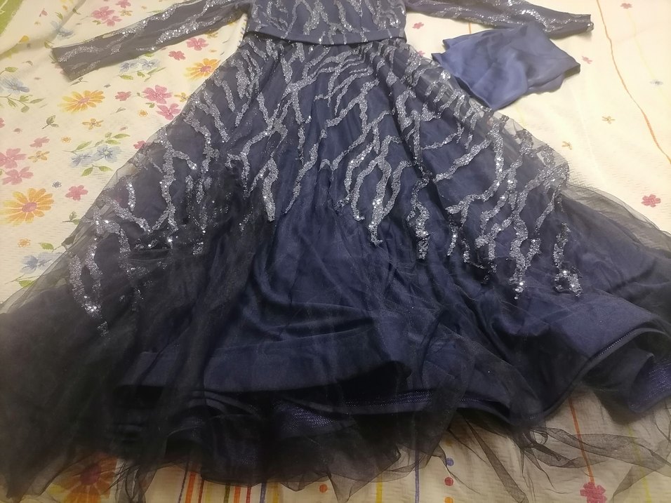 Uzun Kollu Nakışlı Lacivert Abiye Elbise bir kez giyindi - Görsel 3