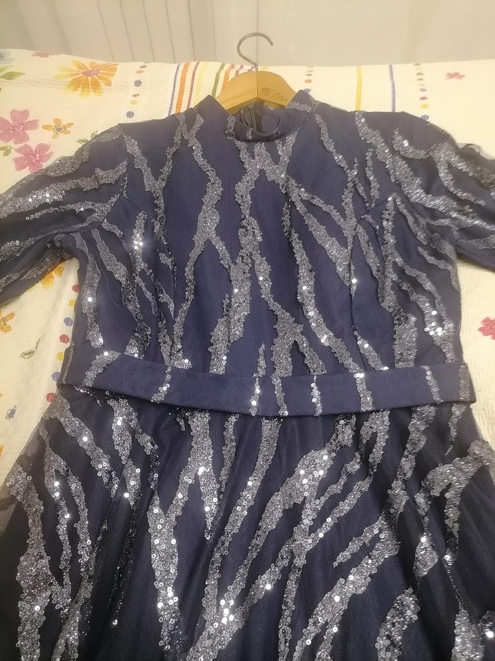 Uzun Kollu Nakışlı Lacivert Abiye Elbise bir kez giyindi - Görsel 4