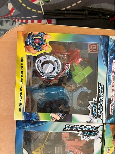 Diğer 6 adet beyblade