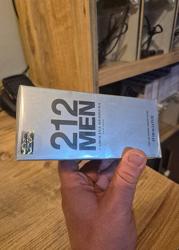 Carolina Herrera 212 Men | Erkek Parfümü 100 ml - Görsel 4