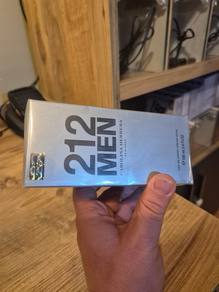 Carolina Herrera 212 Men | Erkek Parfümü 100 ml - Görsel 4