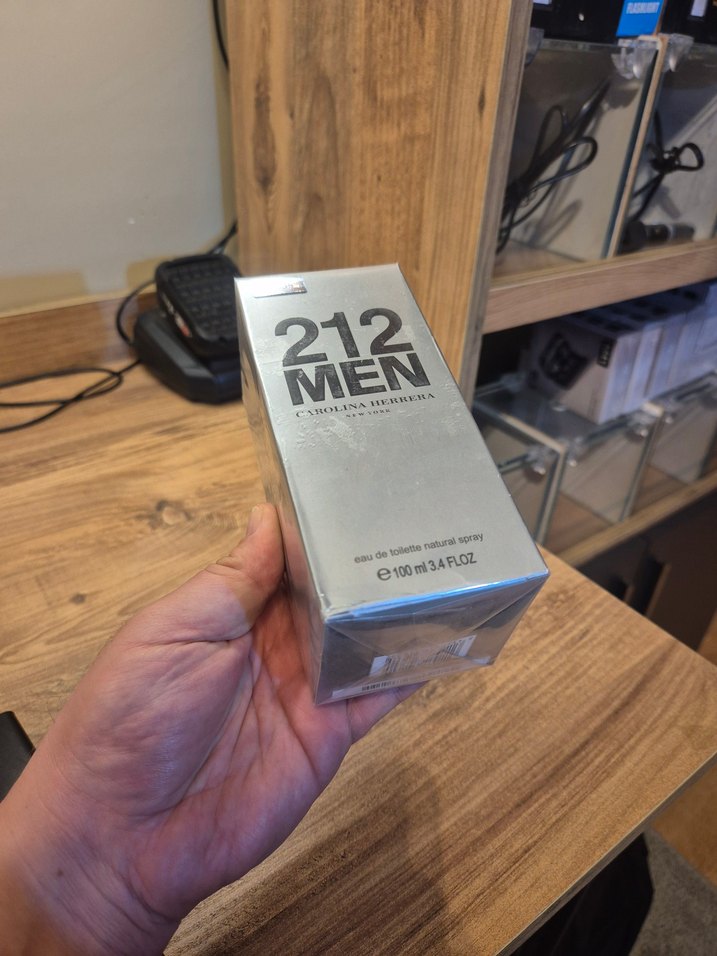 Carolina Herrera 212 Men | Erkek Parfümü 100 ml - Görsel 3