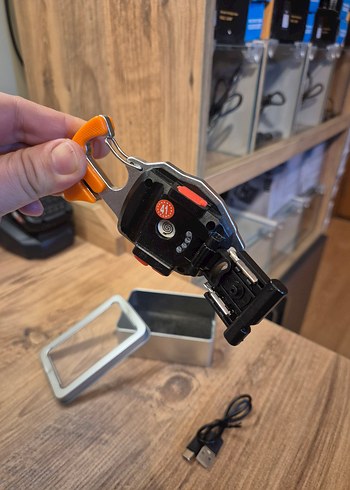 Çok Amaçlı Kamp Deprem Feneri | Şarjlı Çakmak Düdük Halat Kesme - Görsel 5