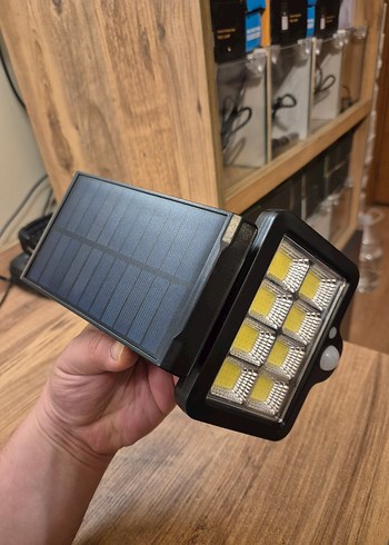 Solar Lamba Projektör | Güneş Şarjlı LED IP68 | Uzaktan Kontrol - Görsel 6