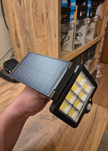 Solar Lamba Projektör | Güneş Şarjlı LED IP68 | Uzaktan Kontrol - Görsel 3