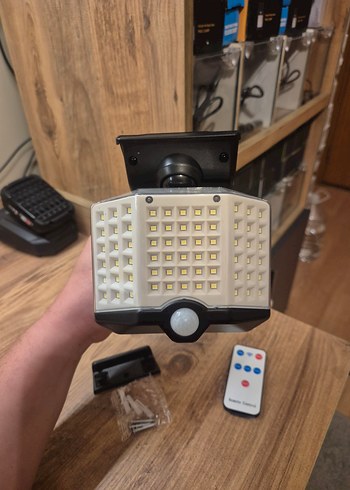 Solar Lamba Projektör | Güneş Şarjlı LED IP68 | Uzaktan Kontrol - Görsel 7