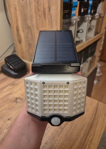 Solar Lamba Projektör | Güneş Şarjlı LED IP68 | Uzaktan Kontrol - Görsel 3