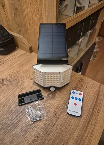 Solar Lamba Projektör | Güneş Şarjlı LED IP68 | Uzaktan Kontrol - Görsel 6