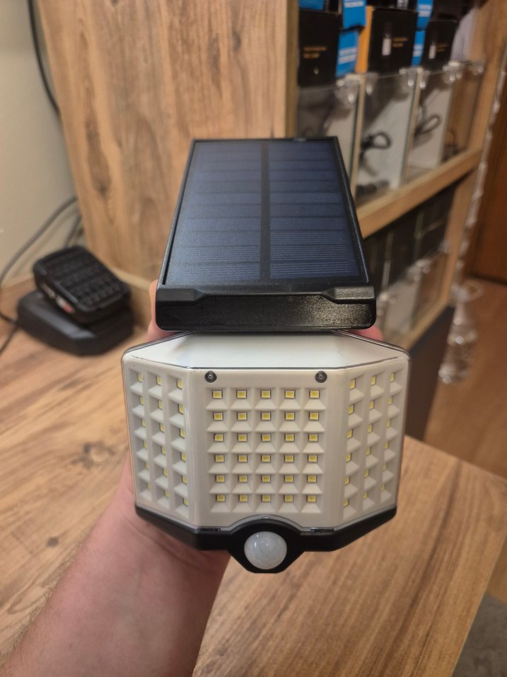 Solar Lamba Projektör | Güneş Şarjlı LED IP68 | Uzaktan Kontrol - Görsel 3