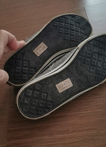 37 Beden ORJINAL CONVERS MARKA. 37 NUMARA SADECE IKI KEZ GIYILDI. HICBIR