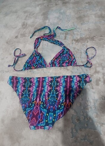 40 Beden Asos yurt dışından getirttiğim desenli bikini