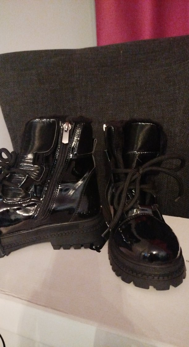 Siyah Parlak  Kadın Bot - Görsel 4