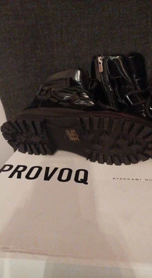 Siyah Parlak  Kadın Bot - Görsel 2