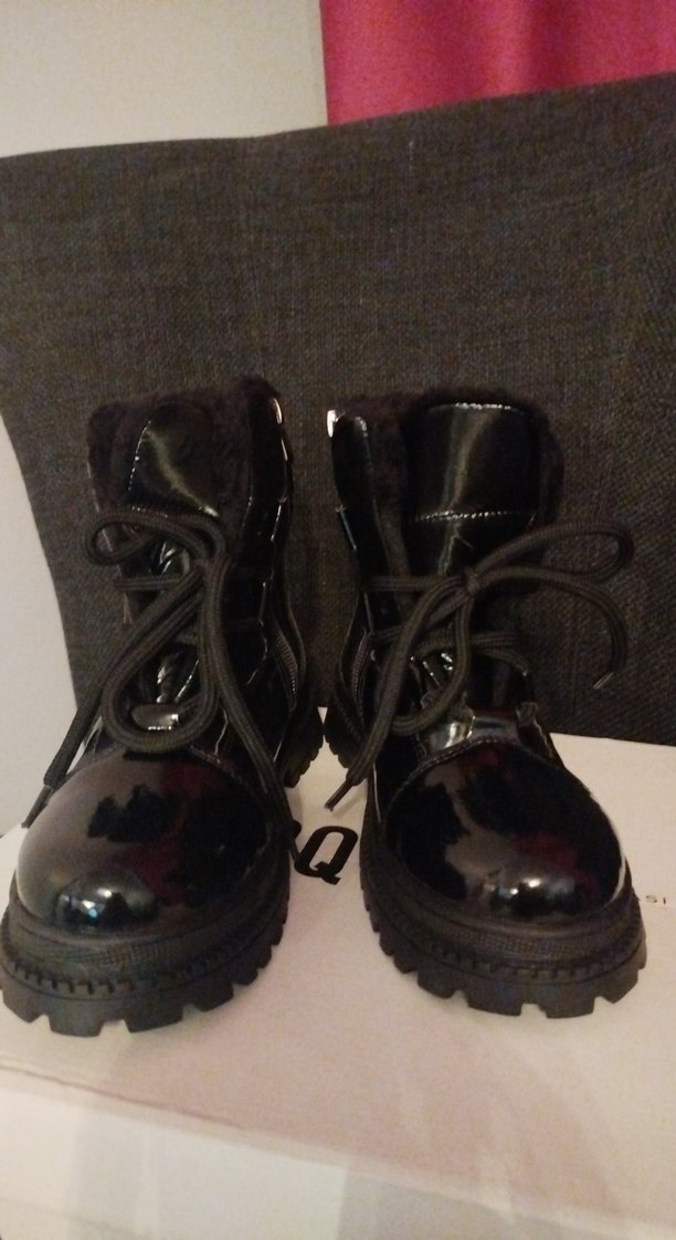 Siyah Parlak  Kadın Bot - Görsel 3