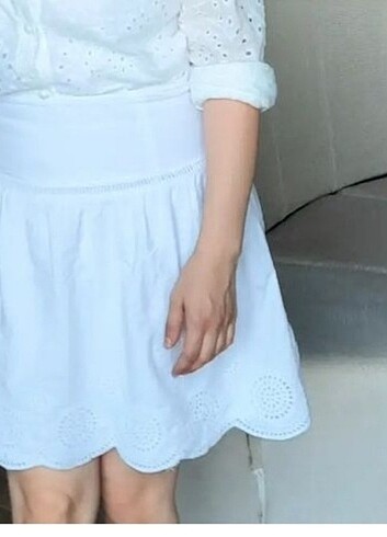 Beyaz fistolu etek