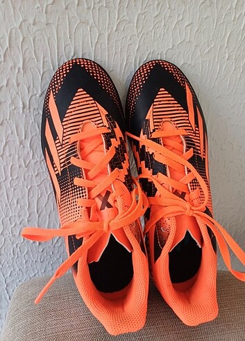 38 Beden turuncu Renk Adidas hali saha ayakkabisi