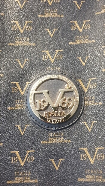 Versace Versace canta