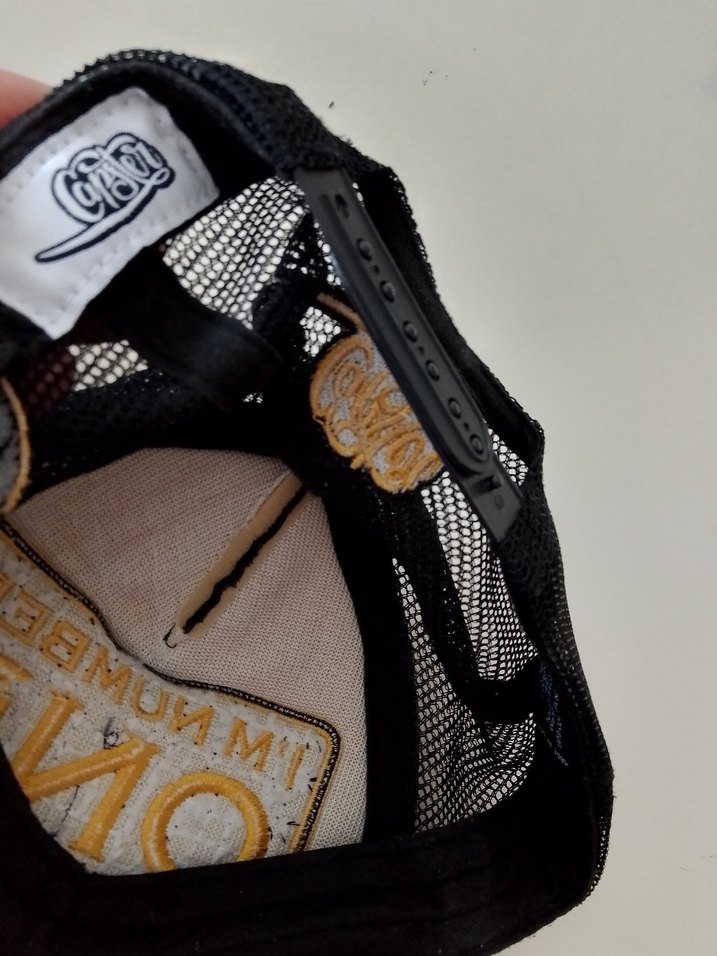 Beyaz ve Siyah Erkek Şapka - ONE Yazılı - Görsel 3