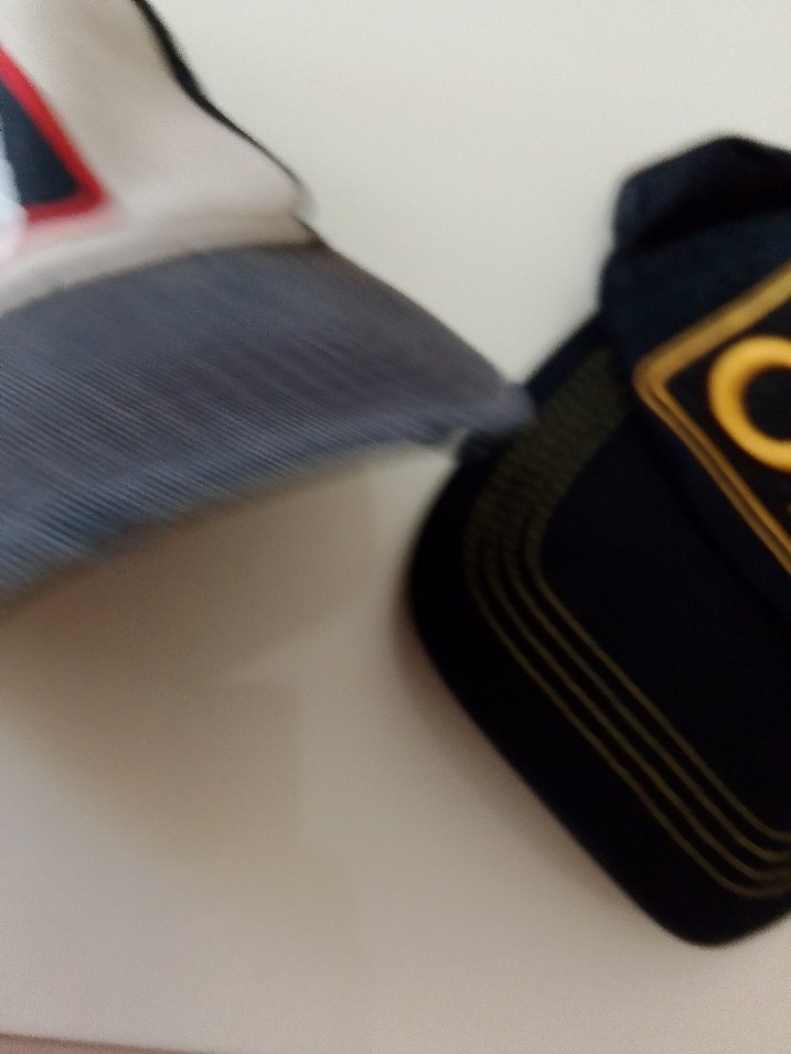 Beyaz ve Siyah Erkek Şapka - ONE Yazılı - Görsel 2