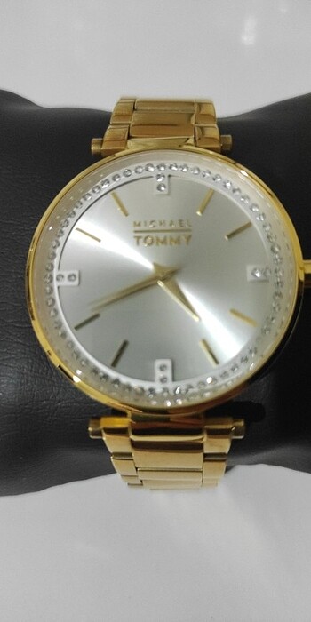 Michael Kors Michael Tommy saat
