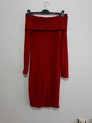 kırmızı triko madonna yaka elbise