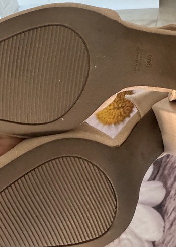 Elle Bej Süet Topuklu Kadın Ayakkabı