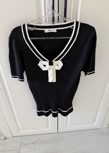 V Yaka Siyah Triko Kısa Kollu Kadın Kazak - Görsel 2