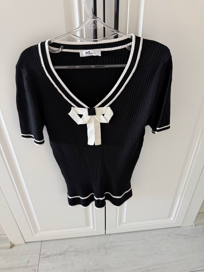 V Yaka Siyah Triko Kısa Kollu Kadın Kazak - Görsel 4