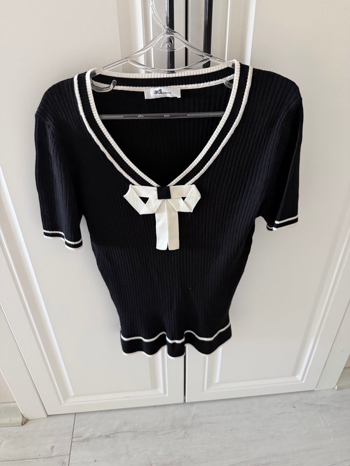 V Yaka Siyah Triko Kısa Kollu Kadın Kazak - Görsel 2