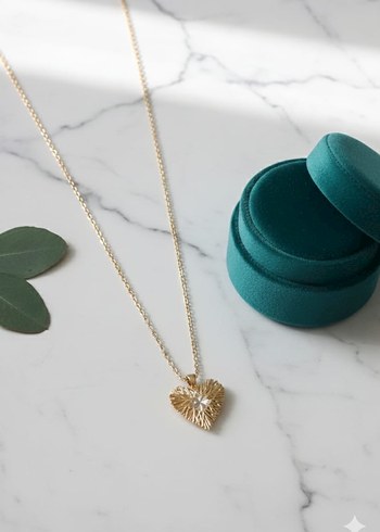 Çelik Altın Renkli İşlemeli Kalp Kolye - Görsel 2