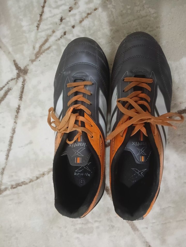 Kinetix Erkek Gri-Kahverengi Halı saha ayakkabısı. - Görsel 4